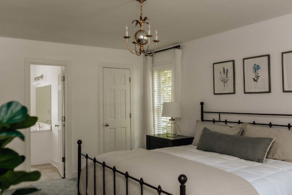 Historic Whitewood Newlywed Guest Room
